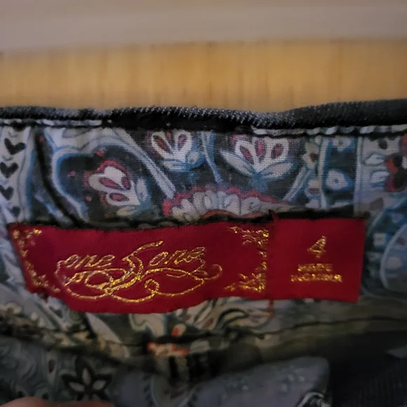 Jean shorts by One 5 One Ladies size 4 stretchy 5-pocket style - Picture 7 of 10